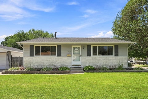 Photo of 2219 W 36th Street, Davenport, IA 52806 (MLS # 12716656)