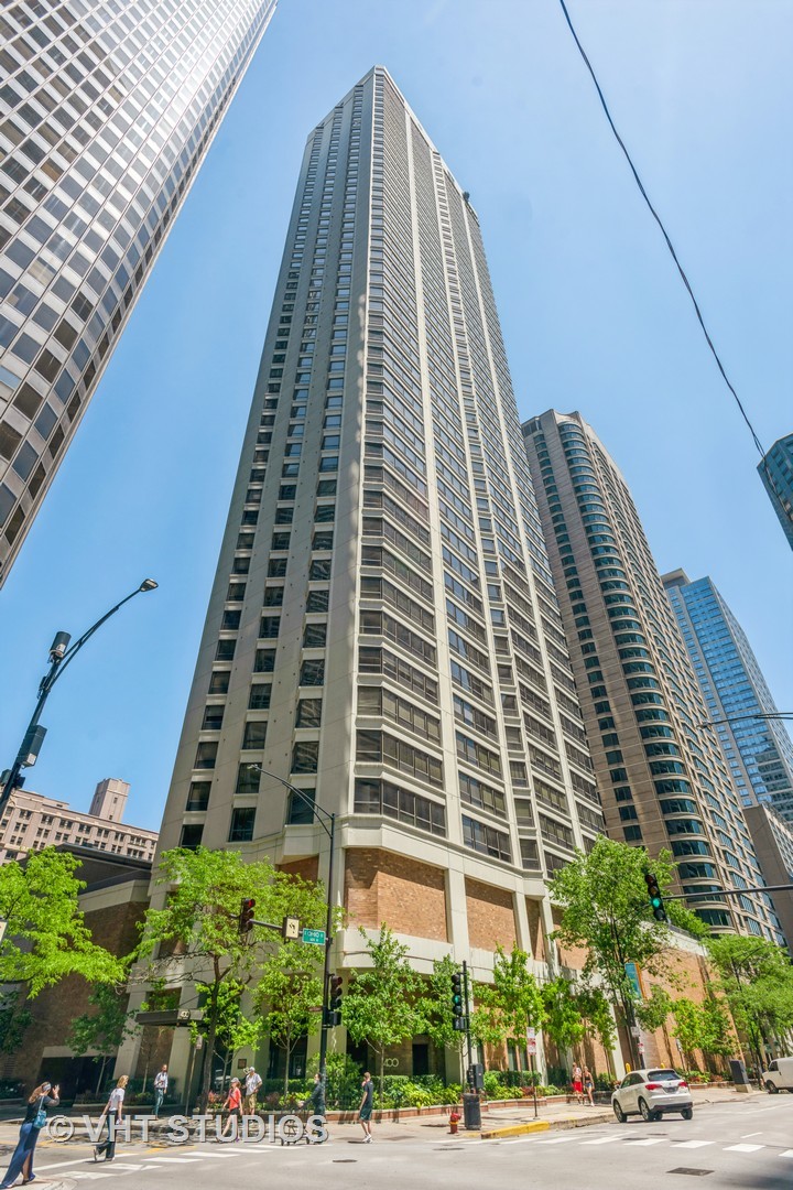 400 E OHIO Street 2001