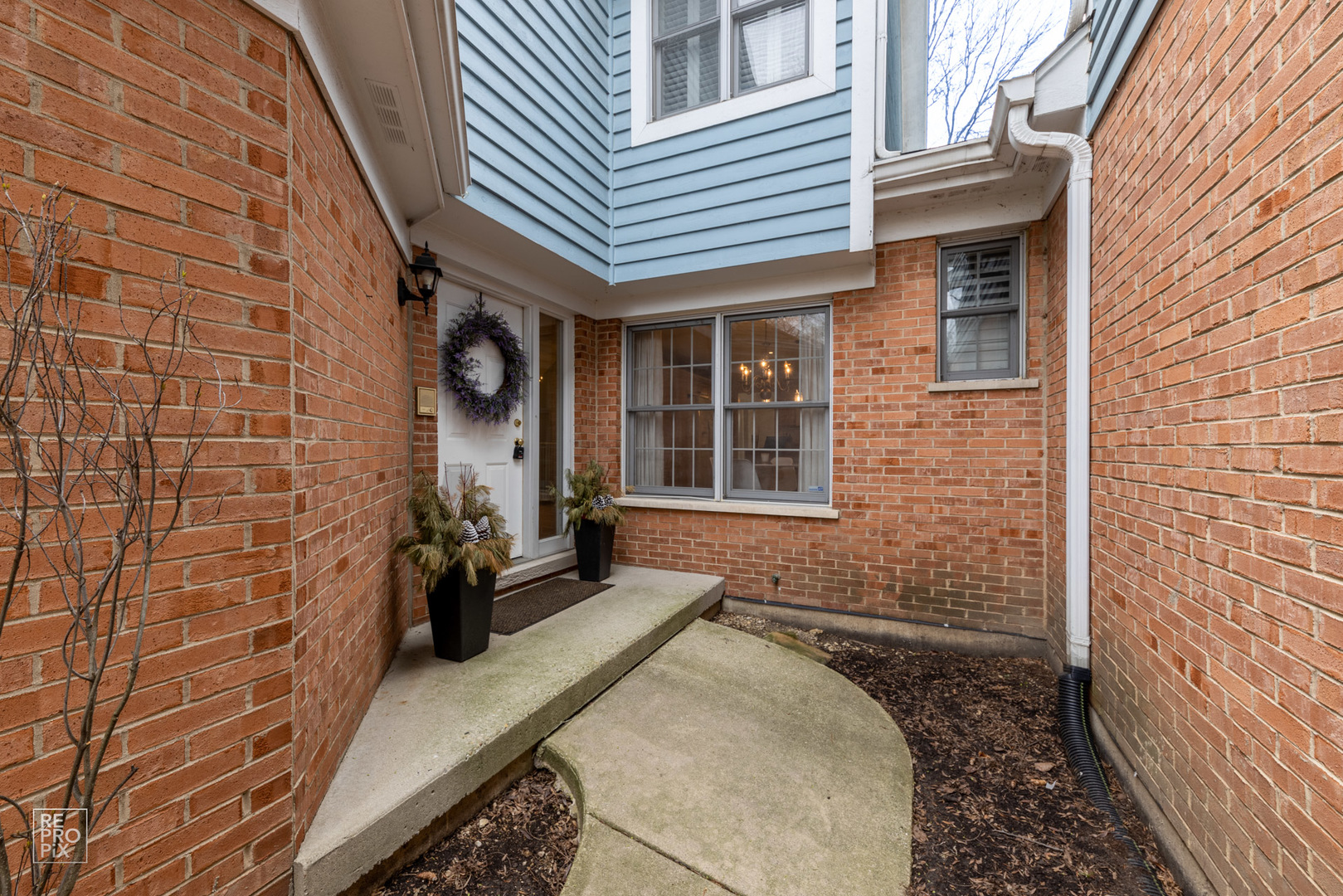 536 W EVERGREEN Street