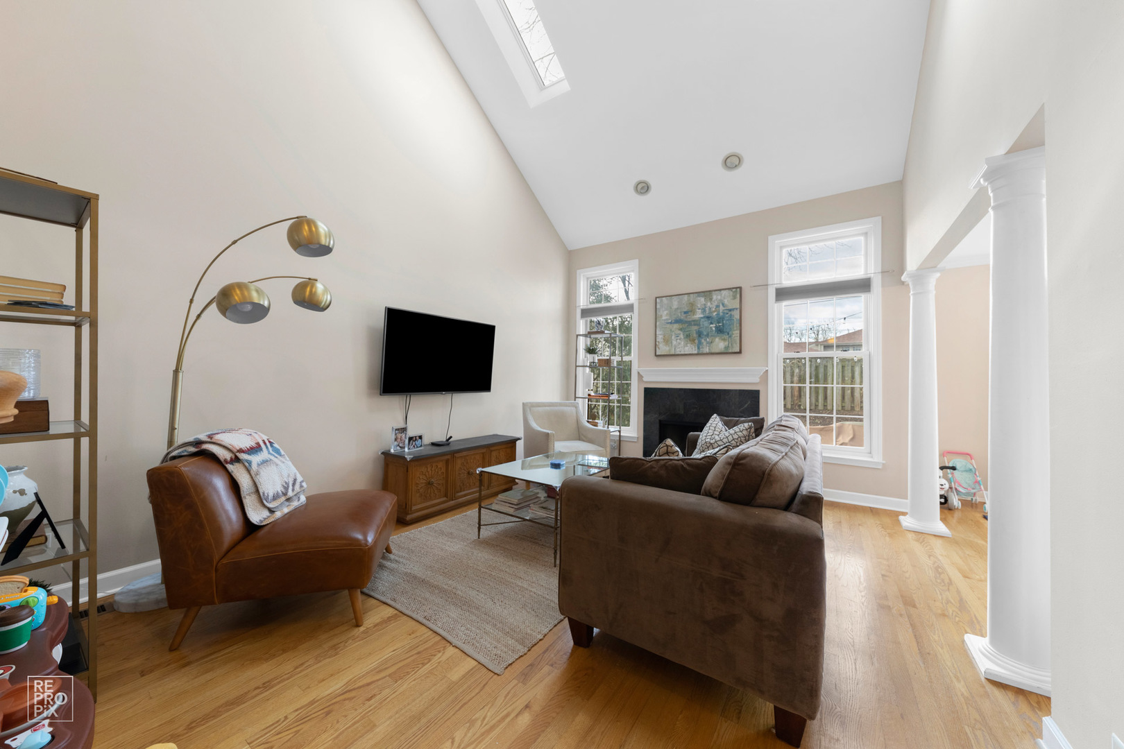 536 W EVERGREEN Street