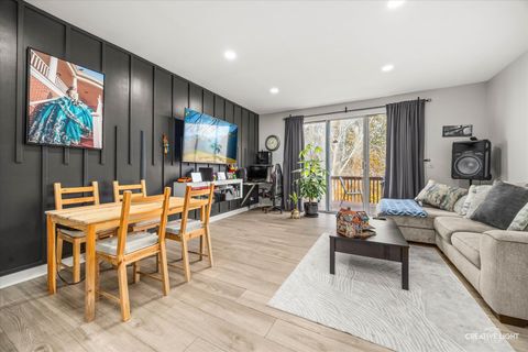 Tiny photo for Algonquin, IL 60102 (MLS # 12511200)