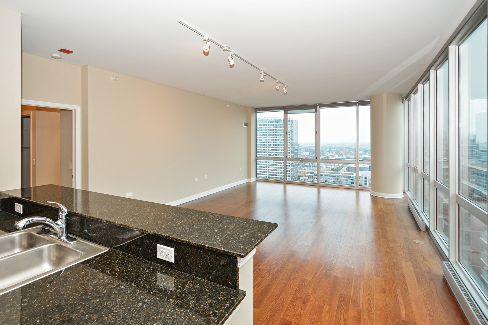 1629 S Prairie Avenue 2711