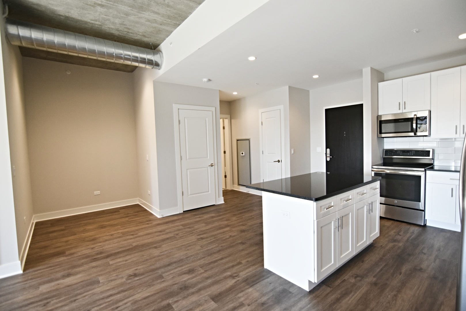 3833 N Broadway Street 409