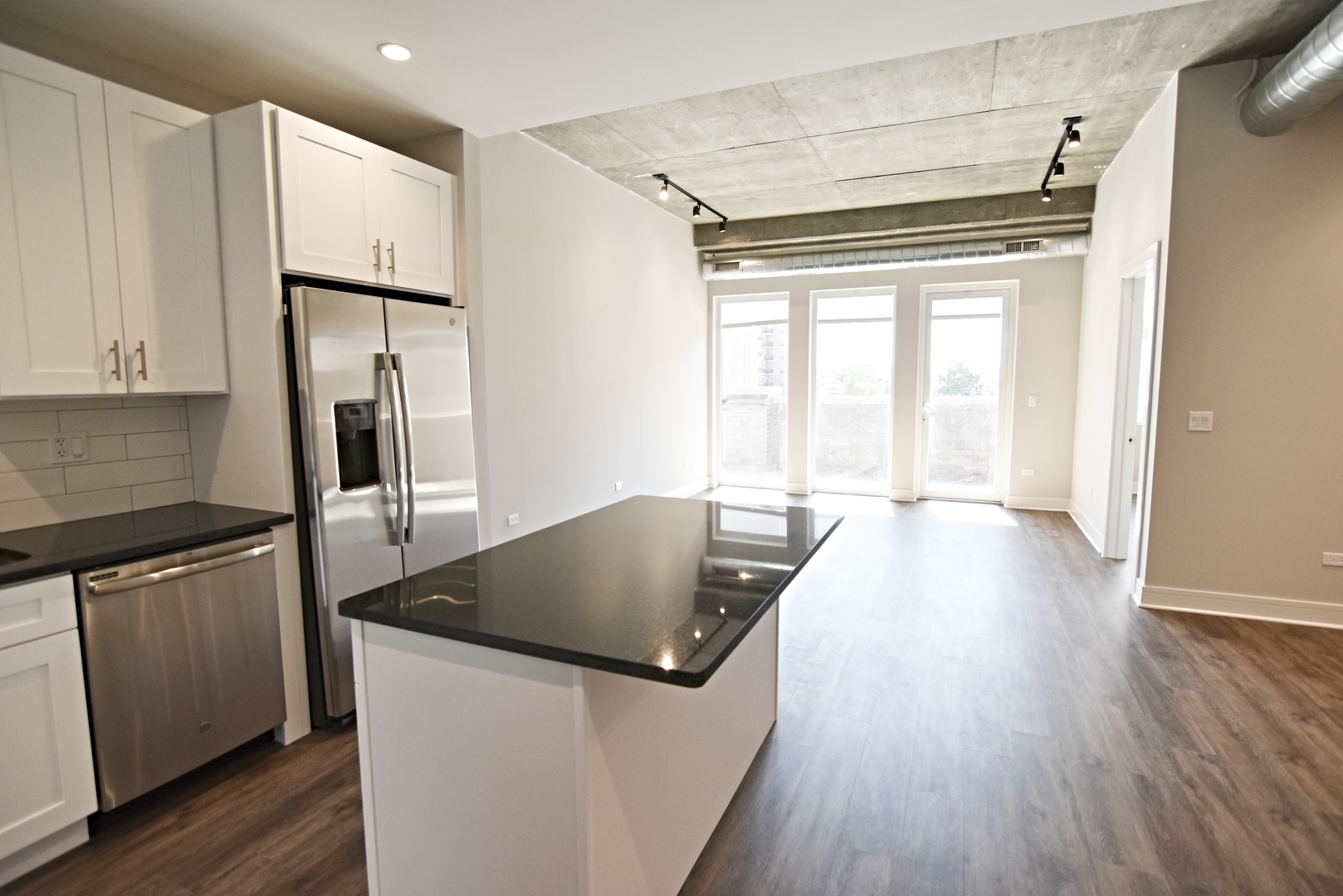 3833 N Broadway Street 409