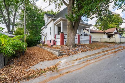 Tiny photo for 503 S E Evans Street, Bloomington, IL 61701 (MLS # 12488673)