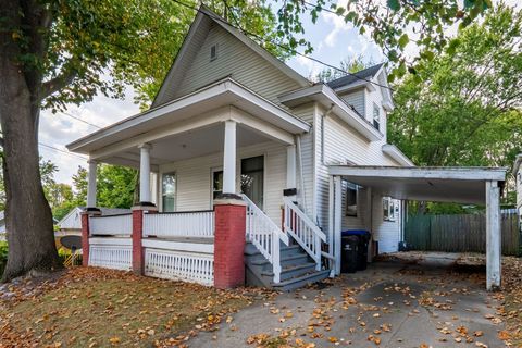 Tiny photo for 503 S E Evans Street, Bloomington, IL 61701 (MLS # 12488673)