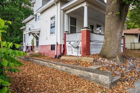 Tiny photo for 503 S E Evans Street, Bloomington, IL 61701 (MLS # 12488673)