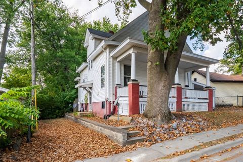 Tiny photo for 503 S E Evans Street, Bloomington, IL 61701 (MLS # 12488673)
