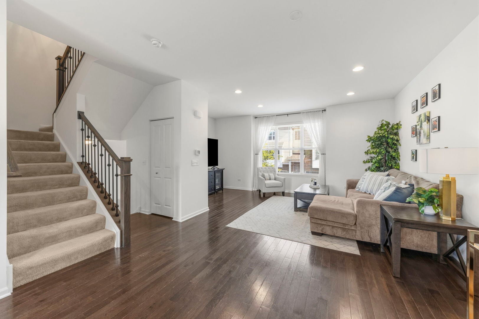 821 W Chase Lane