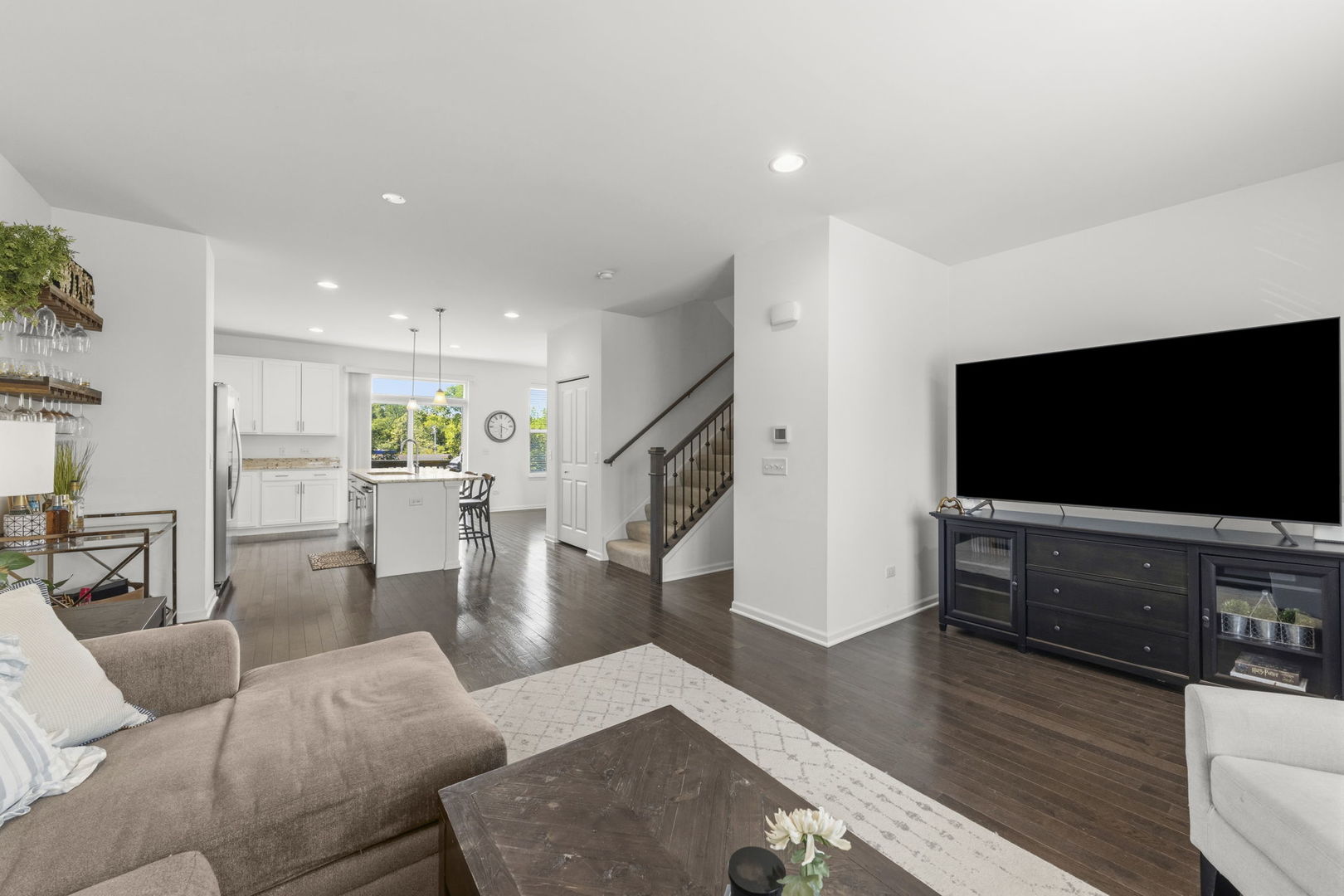 821 W Chase Lane