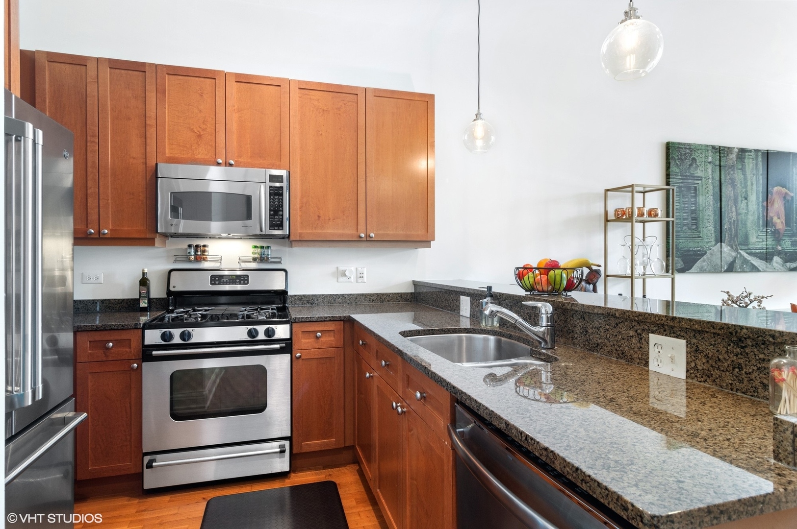 101 W SUPERIOR Street 903