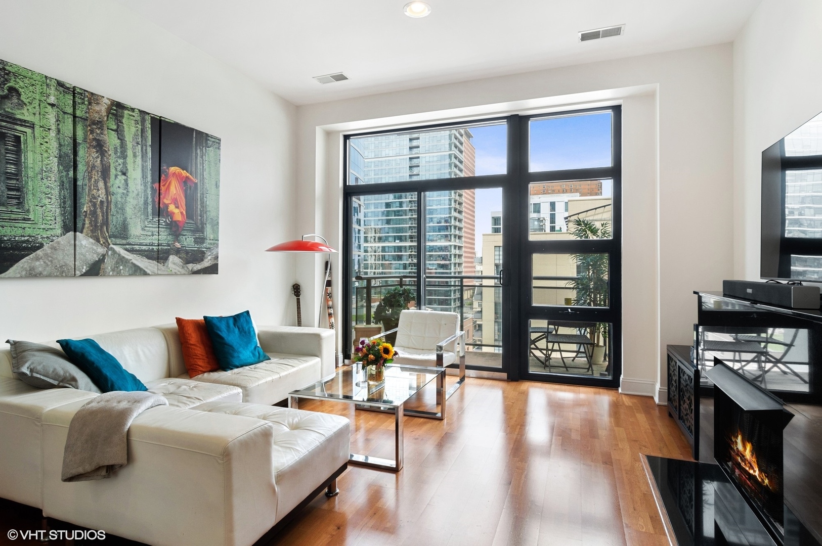 101 W SUPERIOR Street 903