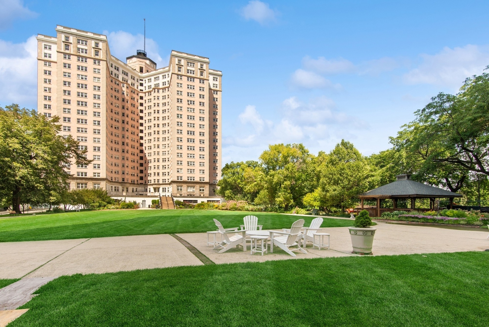 5555 N Sheridan Road 1603-04