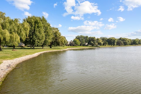 Tiny photo for 642 Burgundy Court #F, Elk Grove Village, IL 60007 (MLS # 12740776)