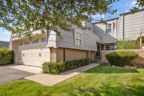Tiny photo for 642 Burgundy Court #F, Elk Grove Village, IL 60007 (MLS # 12740776)