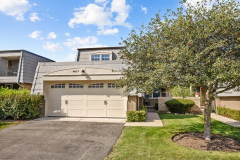 Photo of 642 Burgundy Court #F, Elk Grove Village, IL 60007 (MLS # 12740776)
