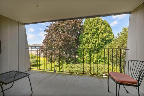 Tiny photo for 642 Burgundy Court #F, Elk Grove Village, IL 60007 (MLS # 12740776)