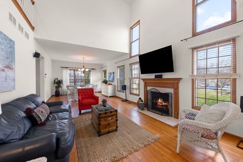 Tiny photo for 302 Roscommon Court, Glen Ellyn, IL 60137 (MLS # 12601429)