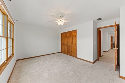 Tiny photo for 302 Roscommon Court, Glen Ellyn, IL 60137 (MLS # 12601429)