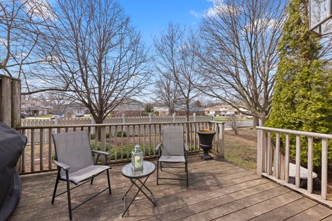 Tiny photo for 302 Roscommon Court, Glen Ellyn, IL 60137 (MLS # 12601429)