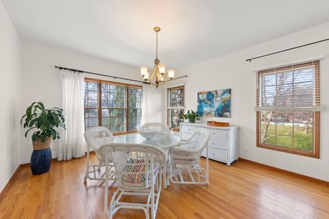 Tiny photo for 302 Roscommon Court, Glen Ellyn, IL 60137 (MLS # 12601429)