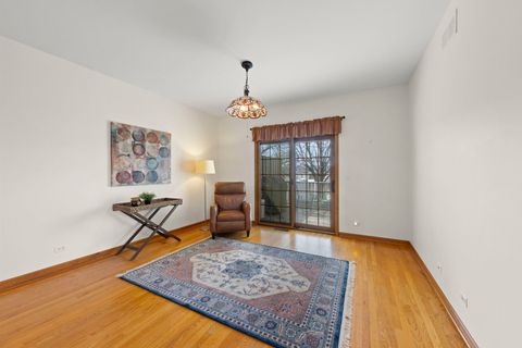 Tiny photo for 302 Roscommon Court, Glen Ellyn, IL 60137 (MLS # 12601429)