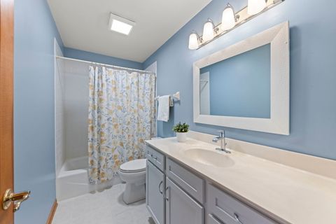 Tiny photo for 302 Roscommon Court, Glen Ellyn, IL 60137 (MLS # 12601429)