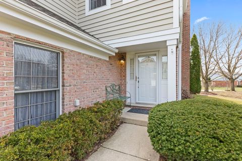 Tiny photo for 302 Roscommon Court, Glen Ellyn, IL 60137 (MLS # 12601429)