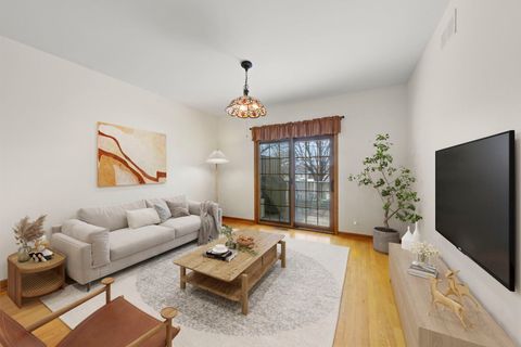 Tiny photo for 302 Roscommon Court, Glen Ellyn, IL 60137 (MLS # 12601429)