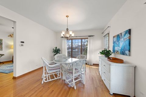 Tiny photo for 302 Roscommon Court, Glen Ellyn, IL 60137 (MLS # 12601429)