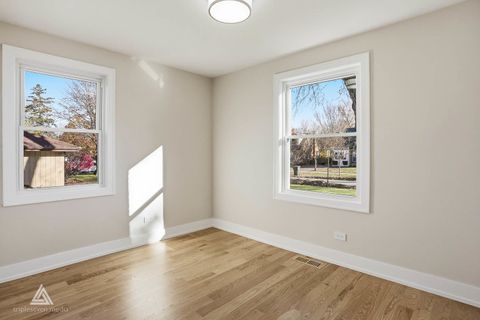 Tiny photo for 500 N Fairview Avenue, Mount Prospect, IL 60056 (MLS # 12571692)