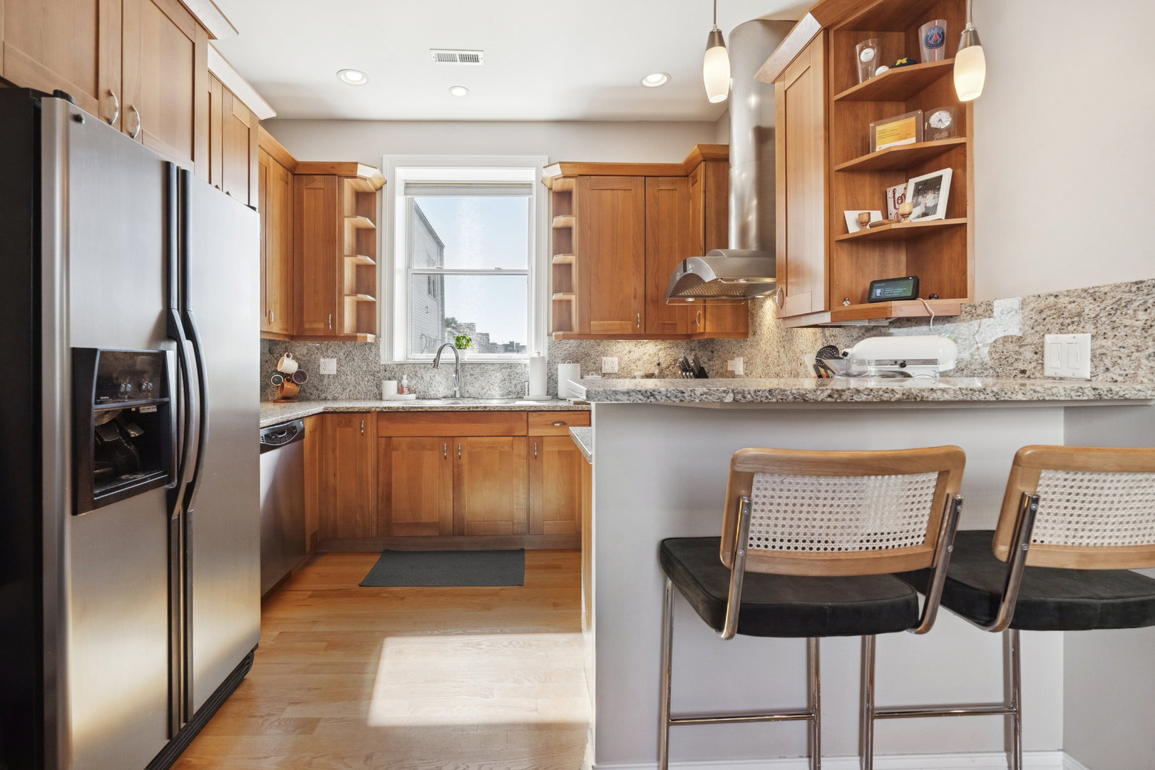 942 N Fairfield Avenue 2W