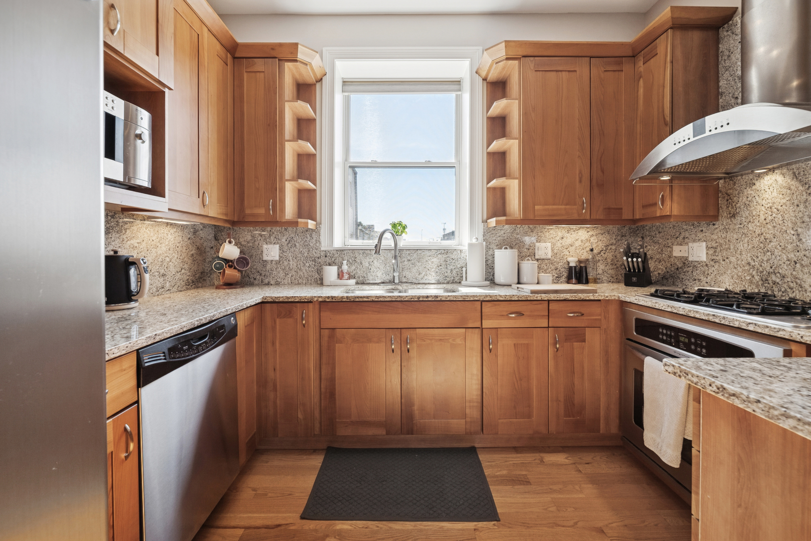 942 N Fairfield Avenue 2W