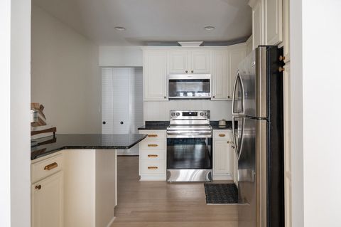 Tiny photo for 448 Raintree Court #1C, Glen Ellyn, IL 60137 (MLS # 12553532)