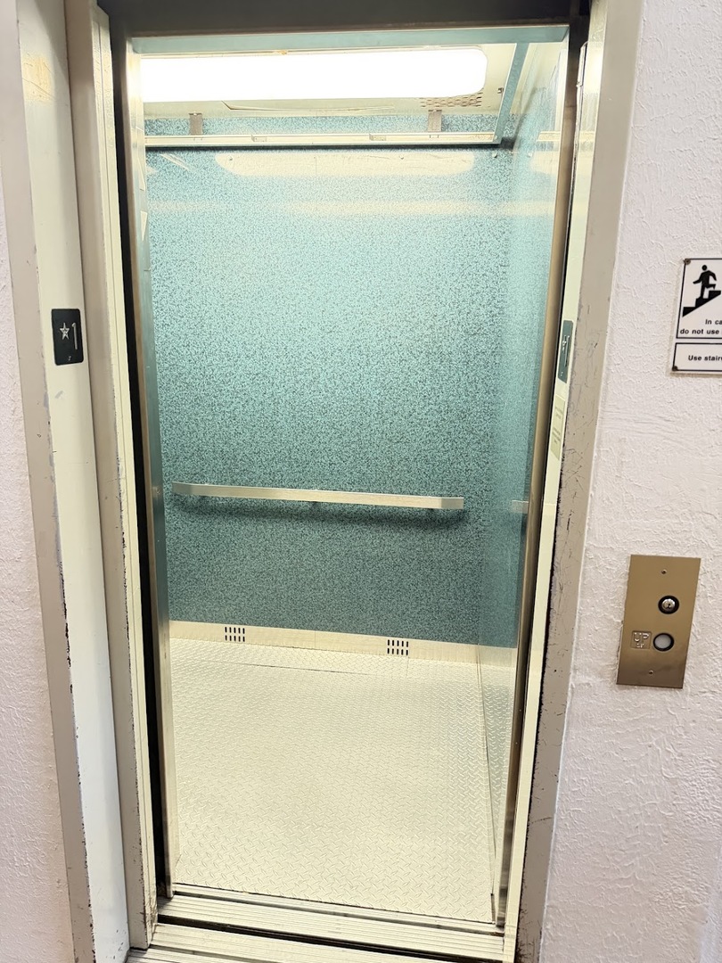 839 W Sheridan Road 204