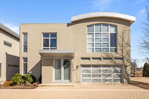 2009 Skyelar Court Highland Park IL 60035