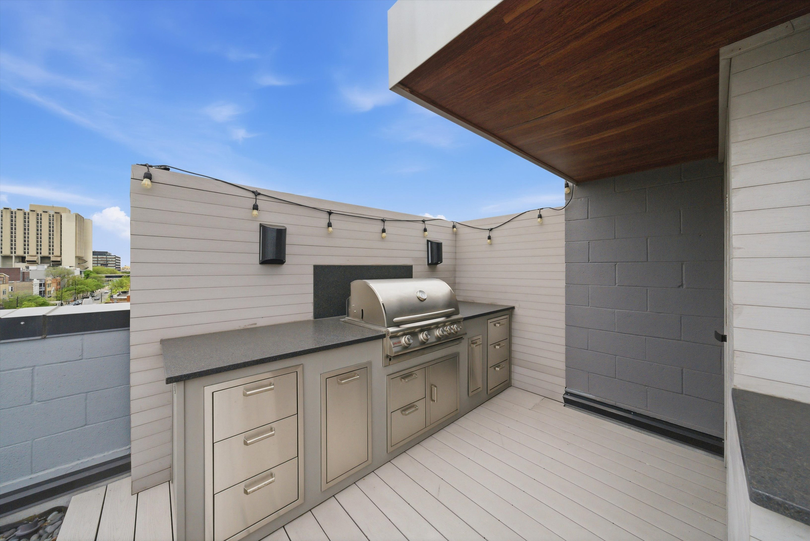 2028 W Division Street 401