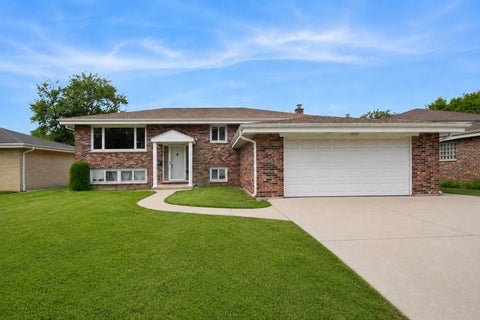 Photo of 562 N Plamondon Drive, Addison, IL 60101 (MLS # 12744719)