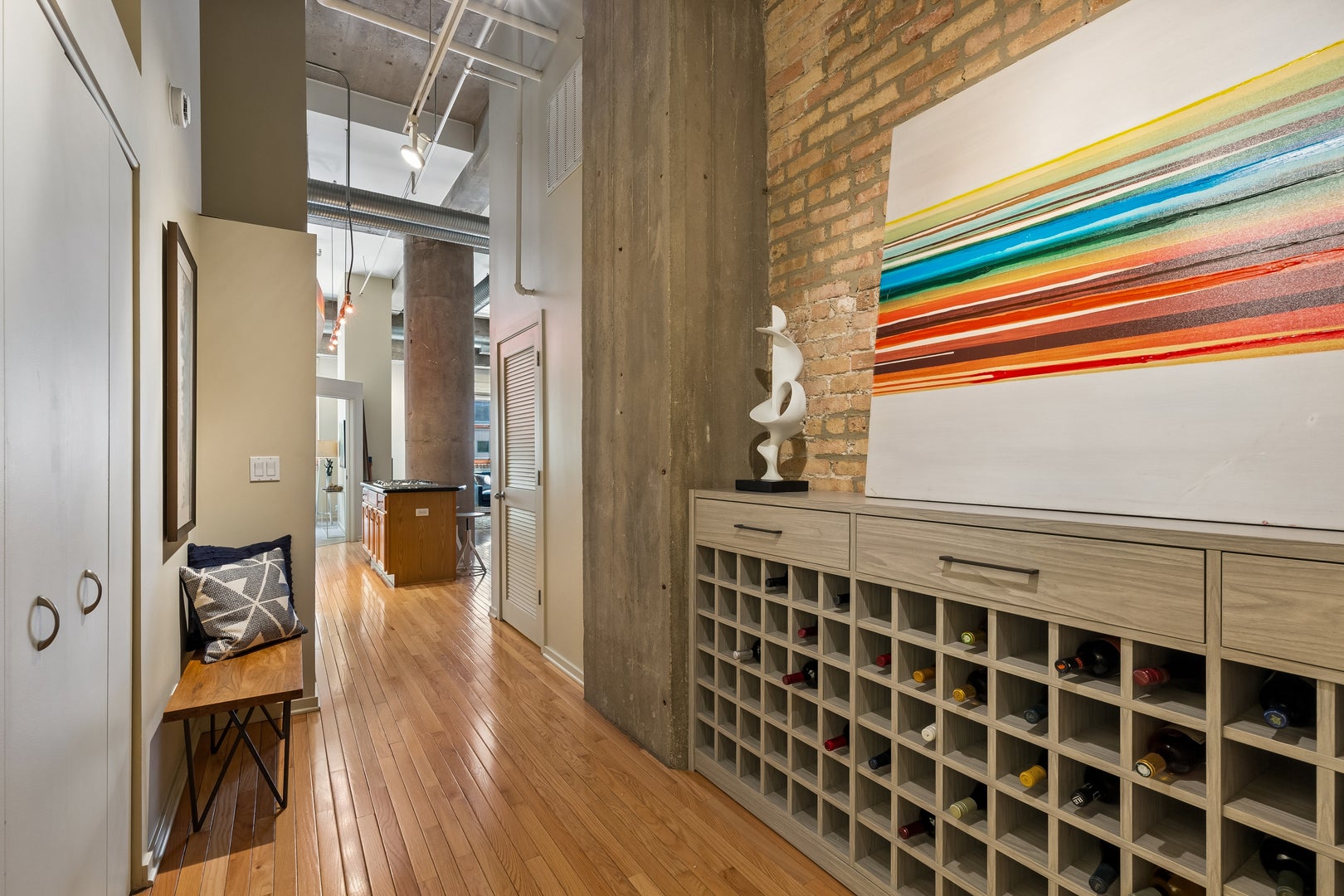 360 W Illinois Street 1F