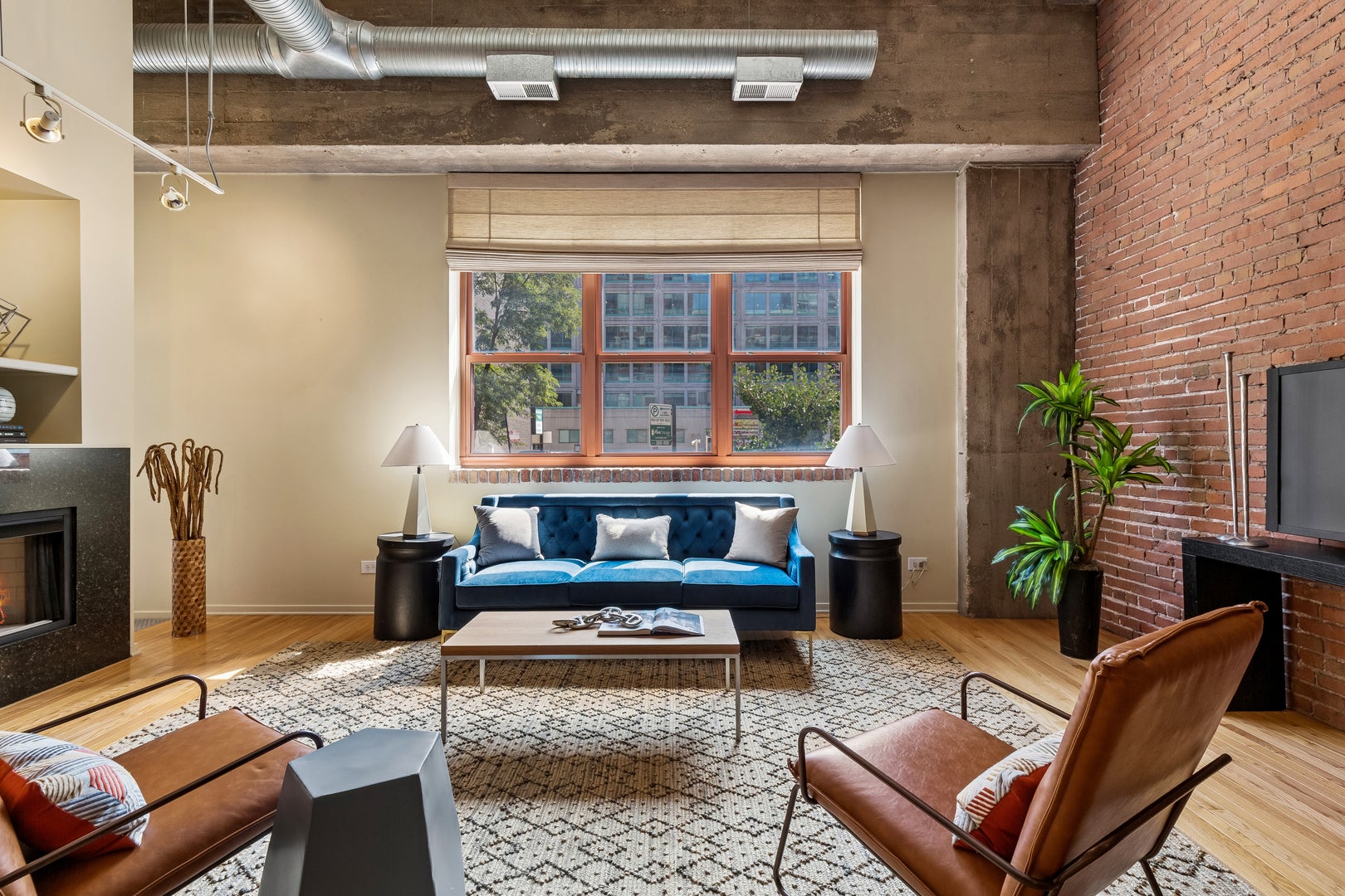 360 W Illinois Street 1F