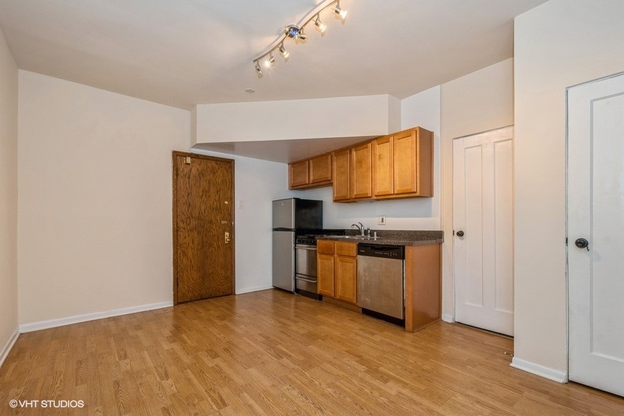 1504 N Dearborn Parkway 102