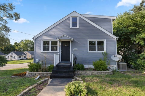 Photo of 2904 Broadway, Rockford, IL 61108 (MLS # 12731773)