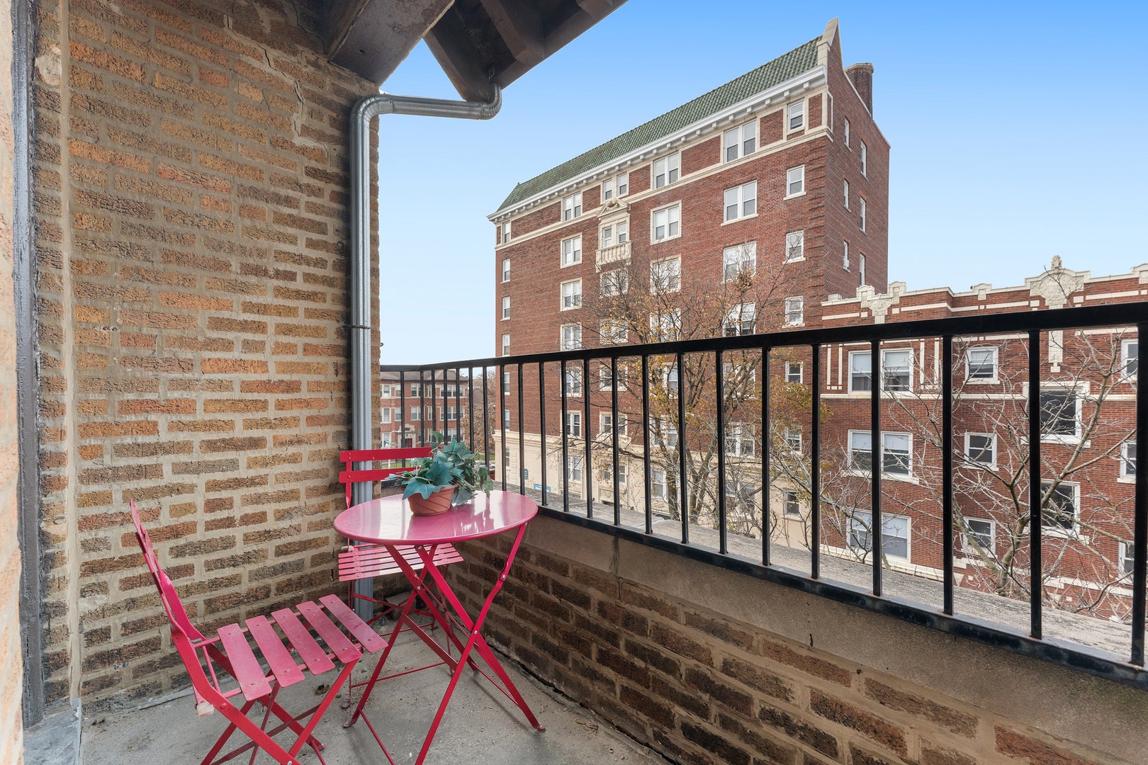 7451 N GREENVIEW Avenue 313