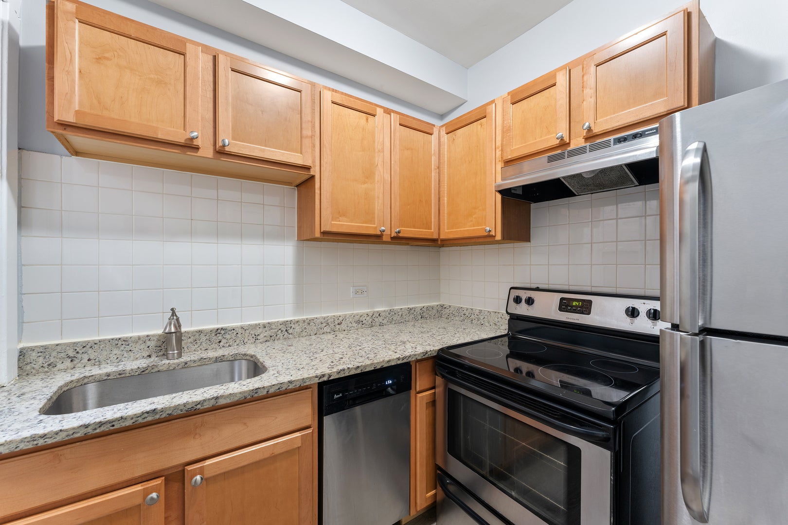 7451 N GREENVIEW Avenue 313