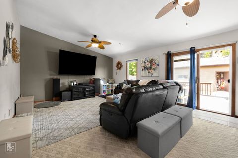 Tiny photo for 5849 W 90th Street, Oak Lawn, IL 60453 (MLS # 12651175)