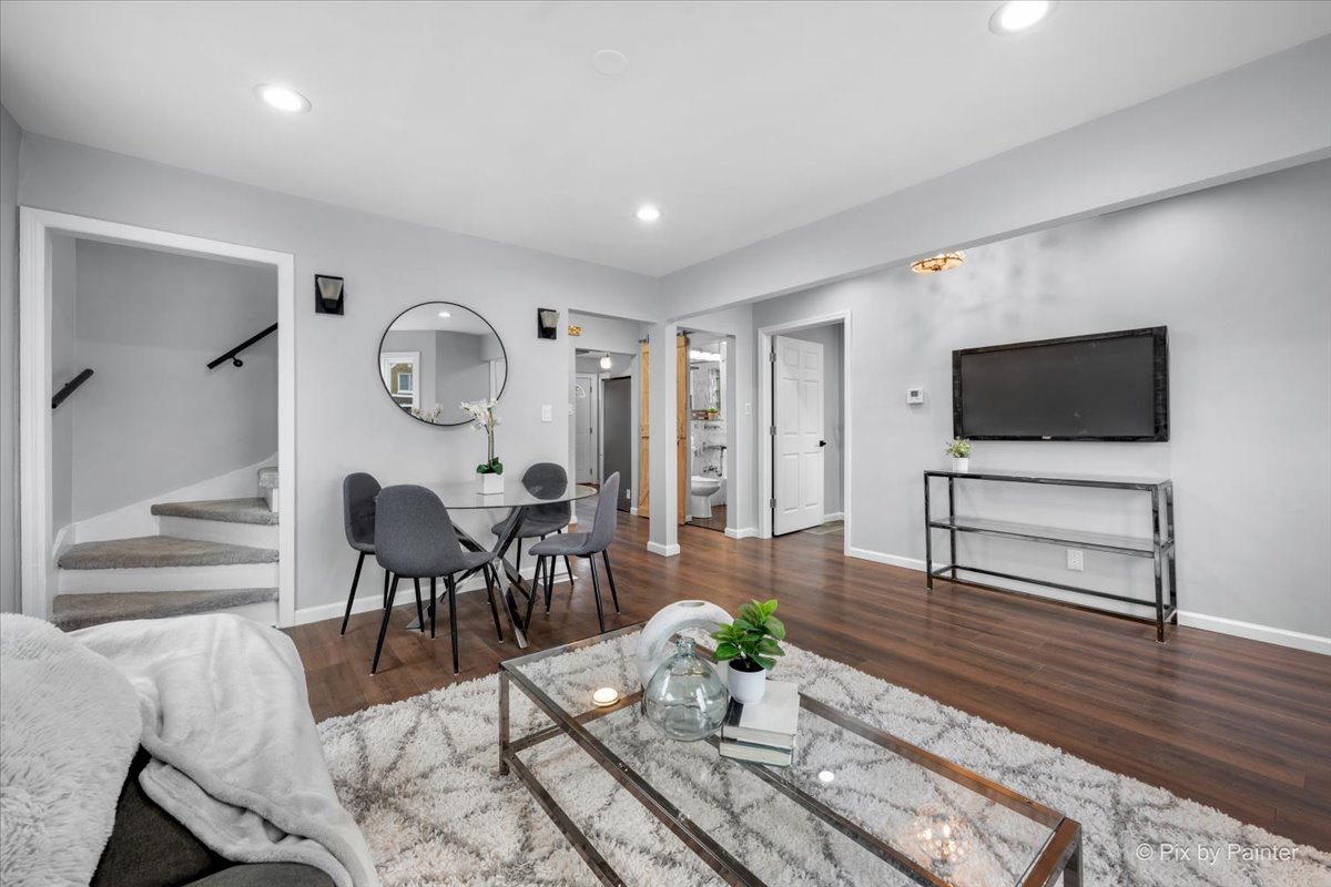 9137 S Chappel Avenue