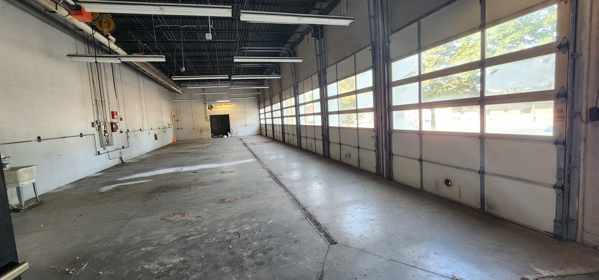 25 W Belvidere Road