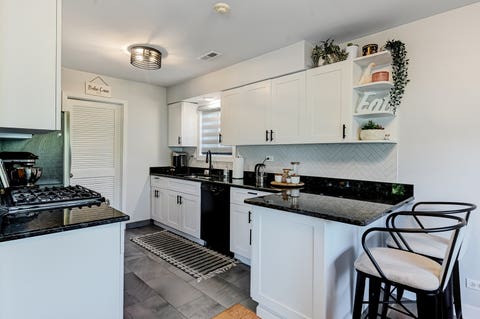 Tiny photo for 385 Coventry Court #385, Clarendon Hills, IL 60514 (MLS # 12691056)