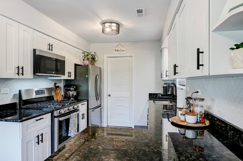 Tiny photo for 385 Coventry Court #385, Clarendon Hills, IL 60514 (MLS # 12691056)