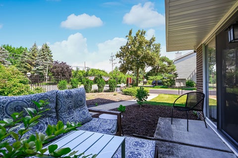 Tiny photo for 385 Coventry Court #385, Clarendon Hills, IL 60514 (MLS # 12691056)
